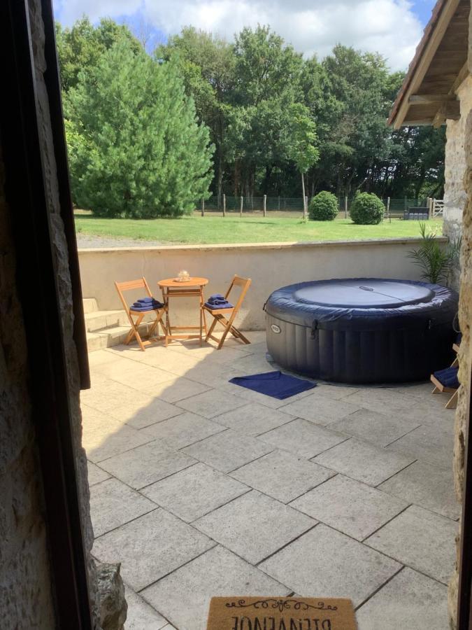 Gite Vallee Magique Panissaud Le Grand-Madieu Exterior foto